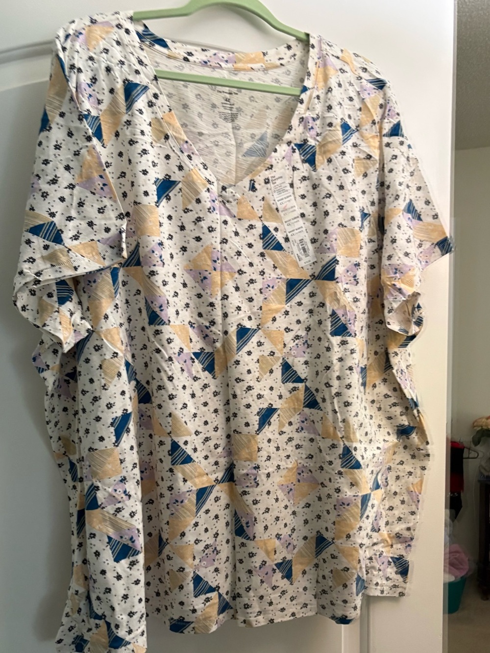 PLUS SIZE - 4x SONOMA COTTON TEE SHIRT - Printed V-Neck Cream, Blue & Tan